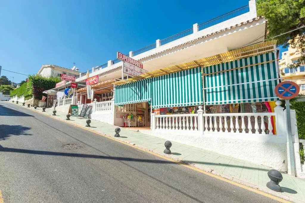 Santa Marta Al Lado De Los Servicios Y De La Playa ベナルマデナ